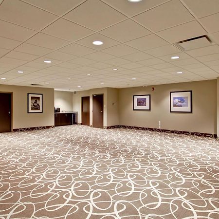 Best Western London Airport Inn & Suites Extérieur photo