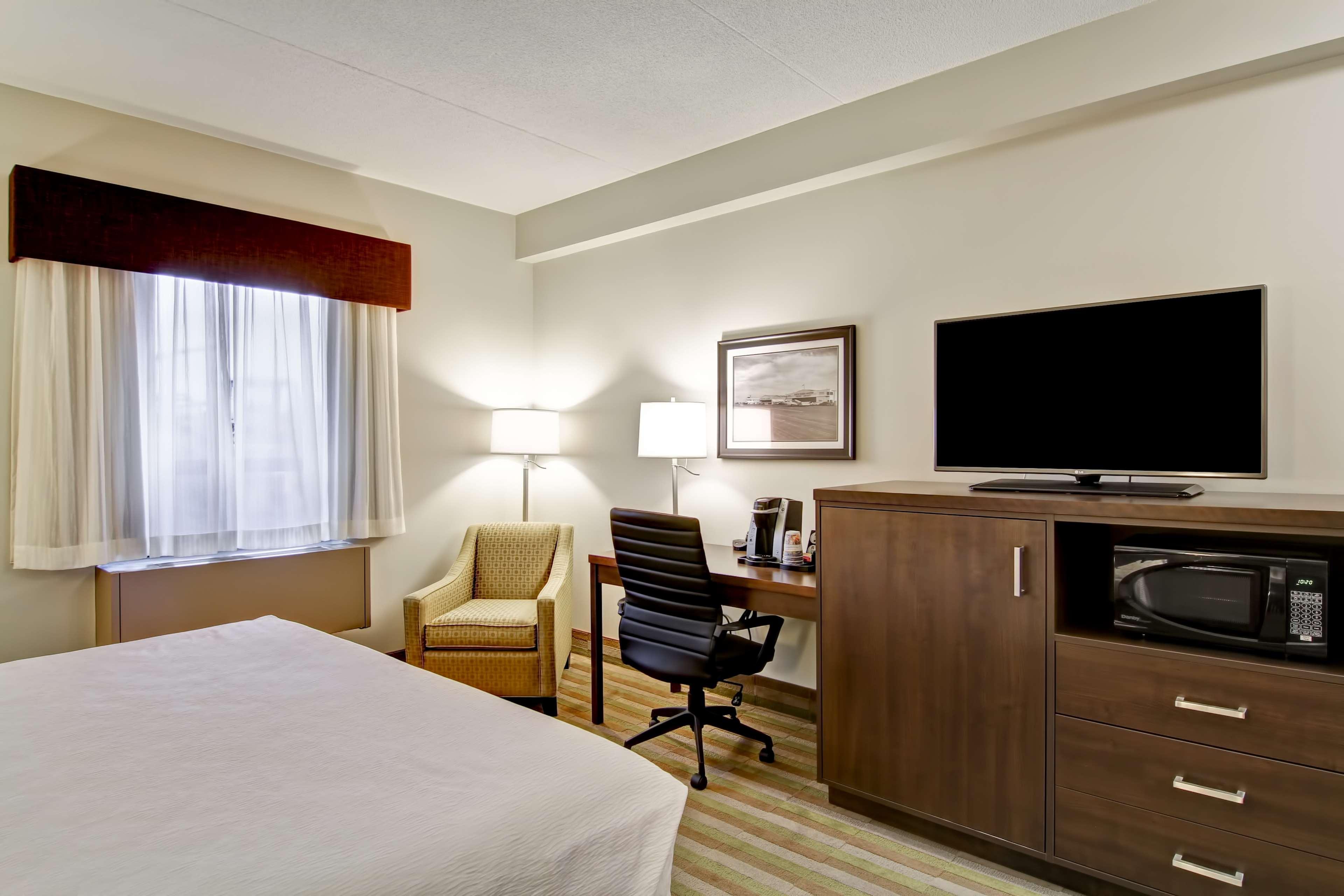 Best Western London Airport Inn & Suites Extérieur photo