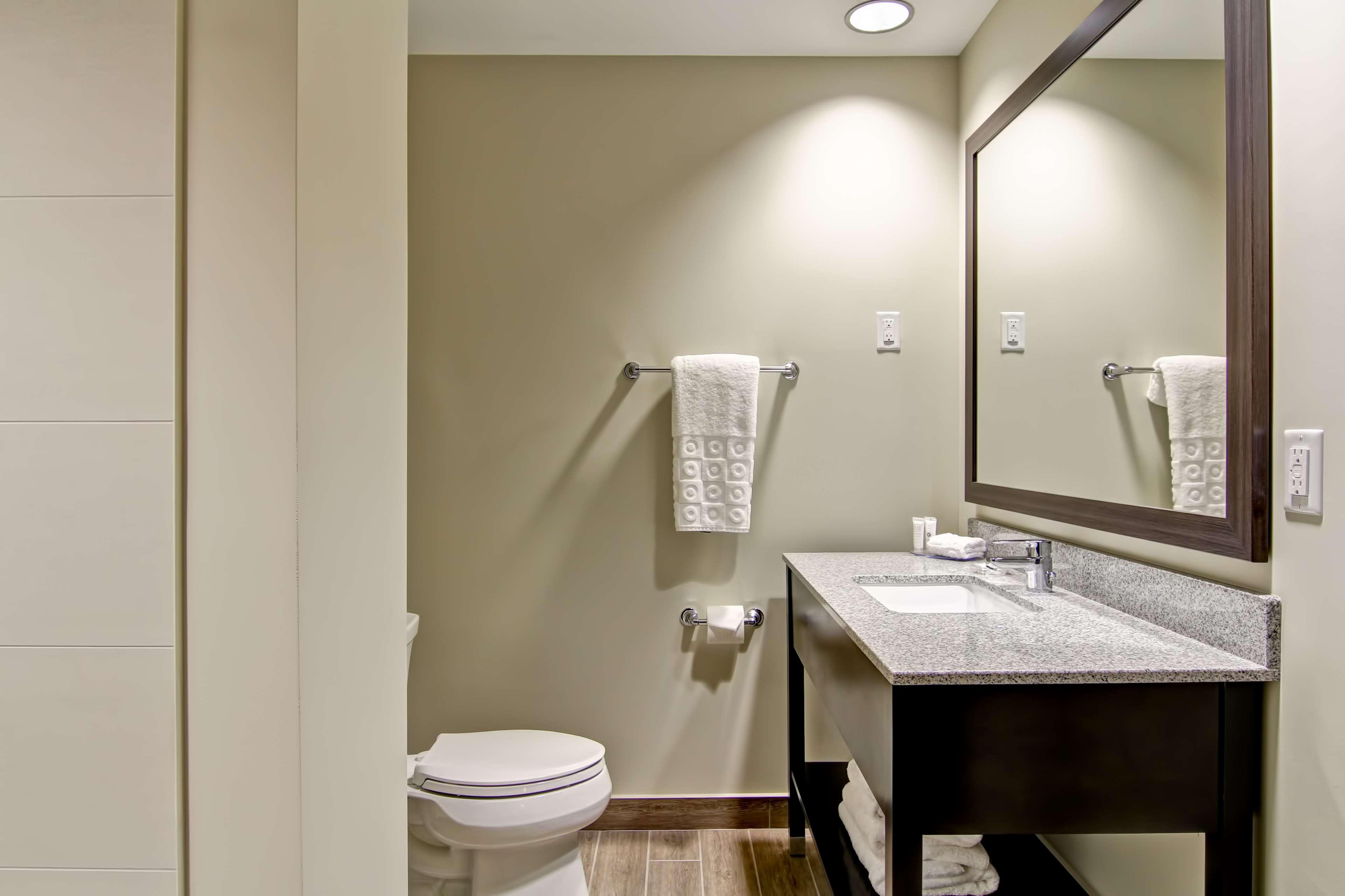 Best Western London Airport Inn & Suites Extérieur photo