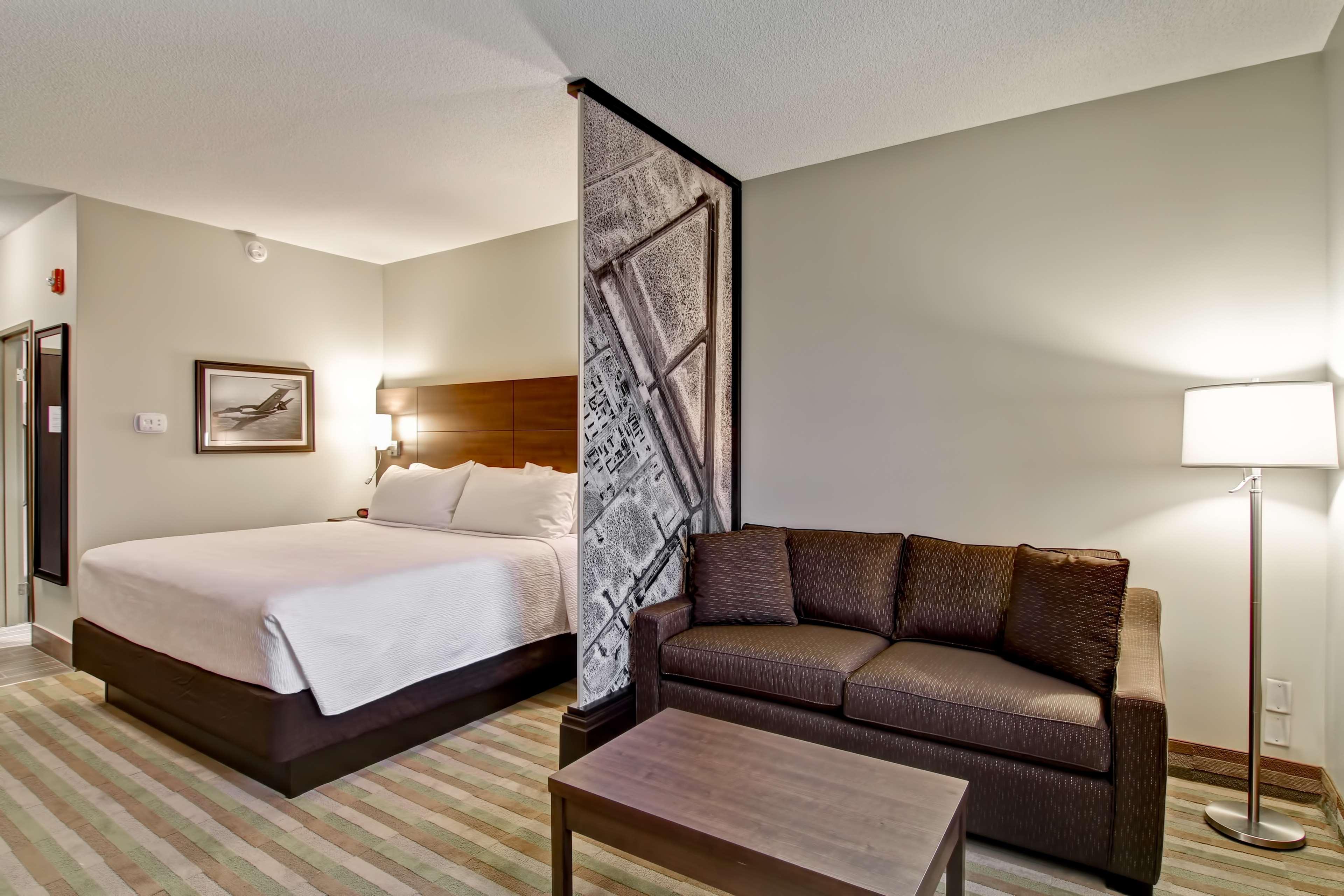 Best Western London Airport Inn & Suites Extérieur photo