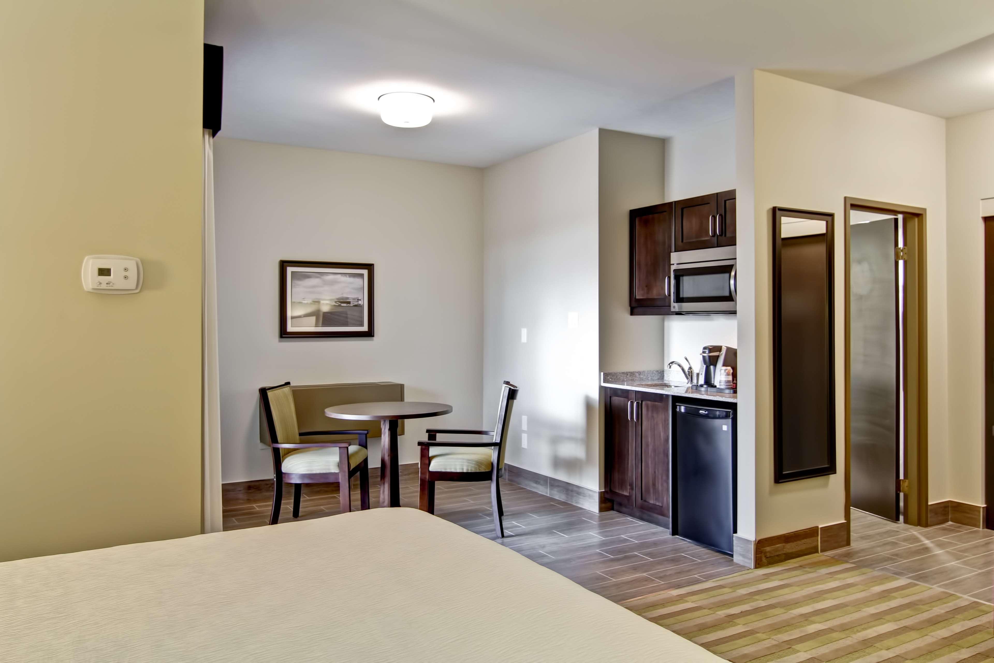 Best Western London Airport Inn & Suites Extérieur photo