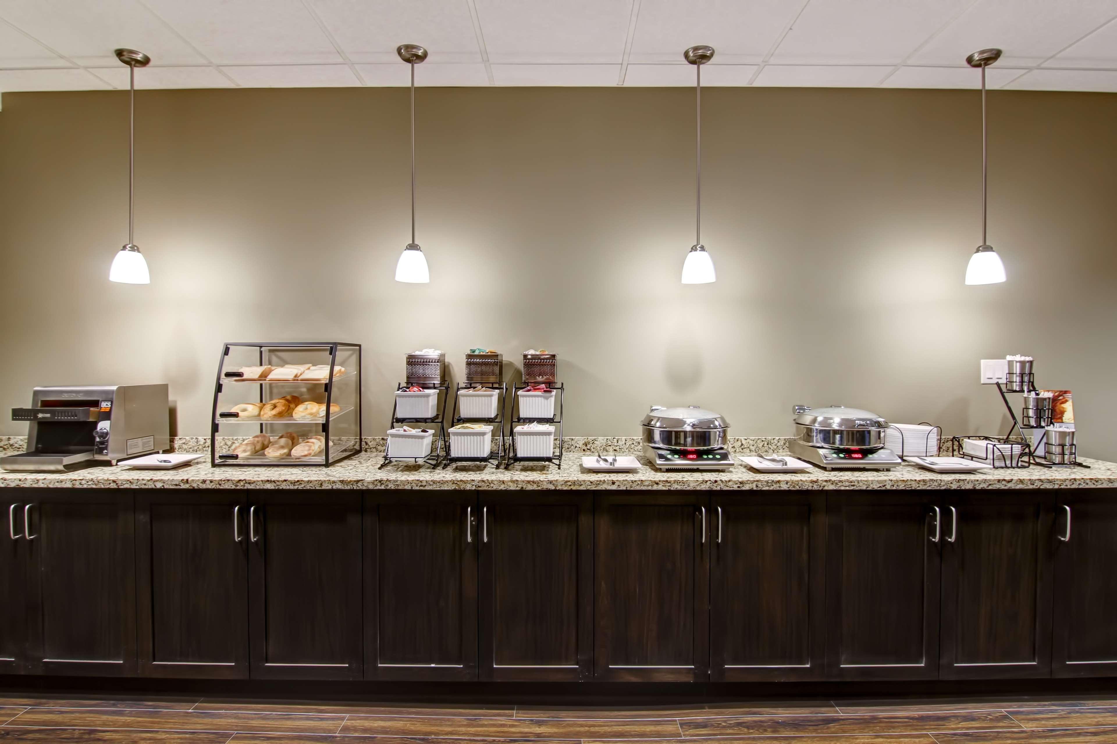 Best Western London Airport Inn & Suites Extérieur photo