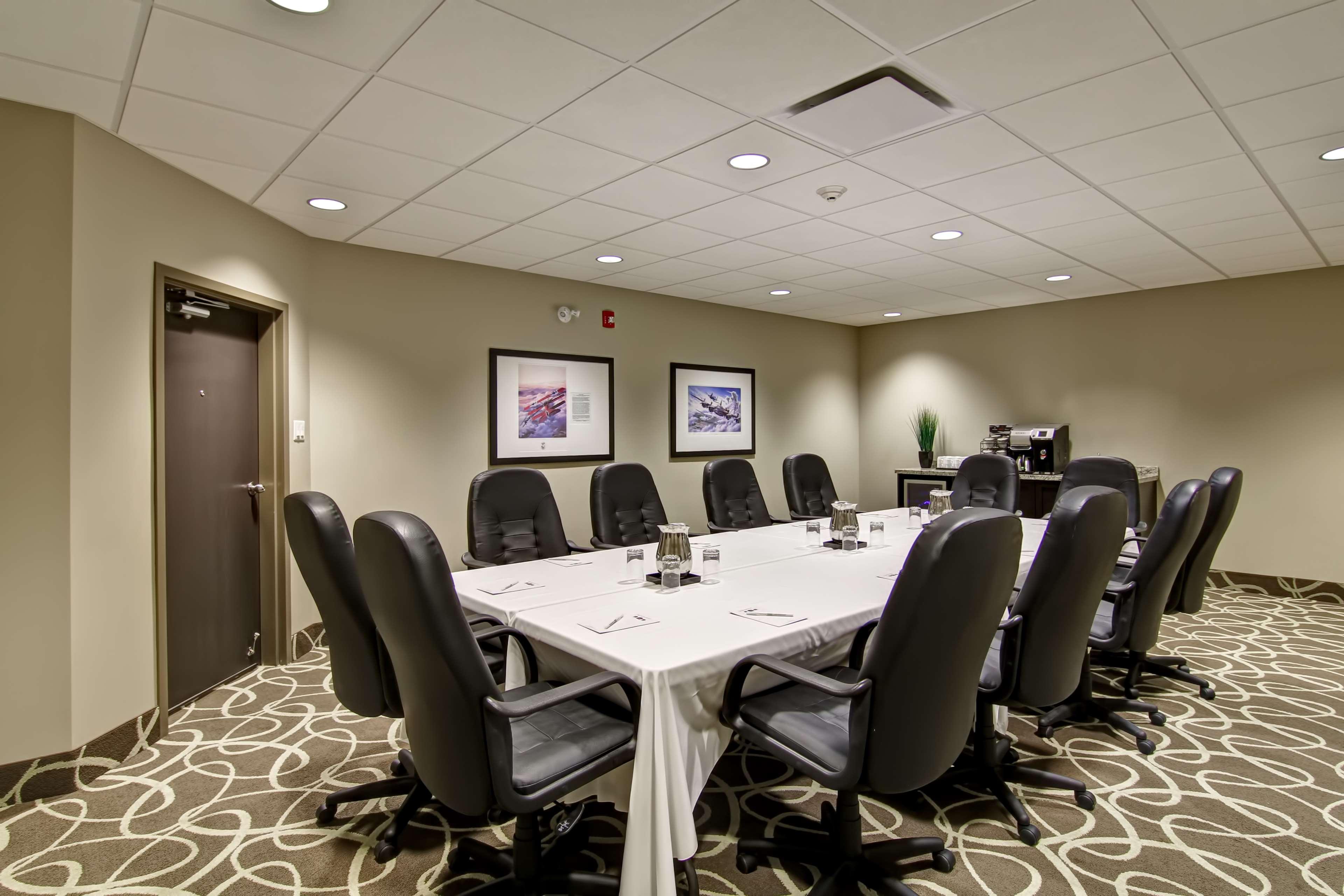 Best Western London Airport Inn & Suites Extérieur photo