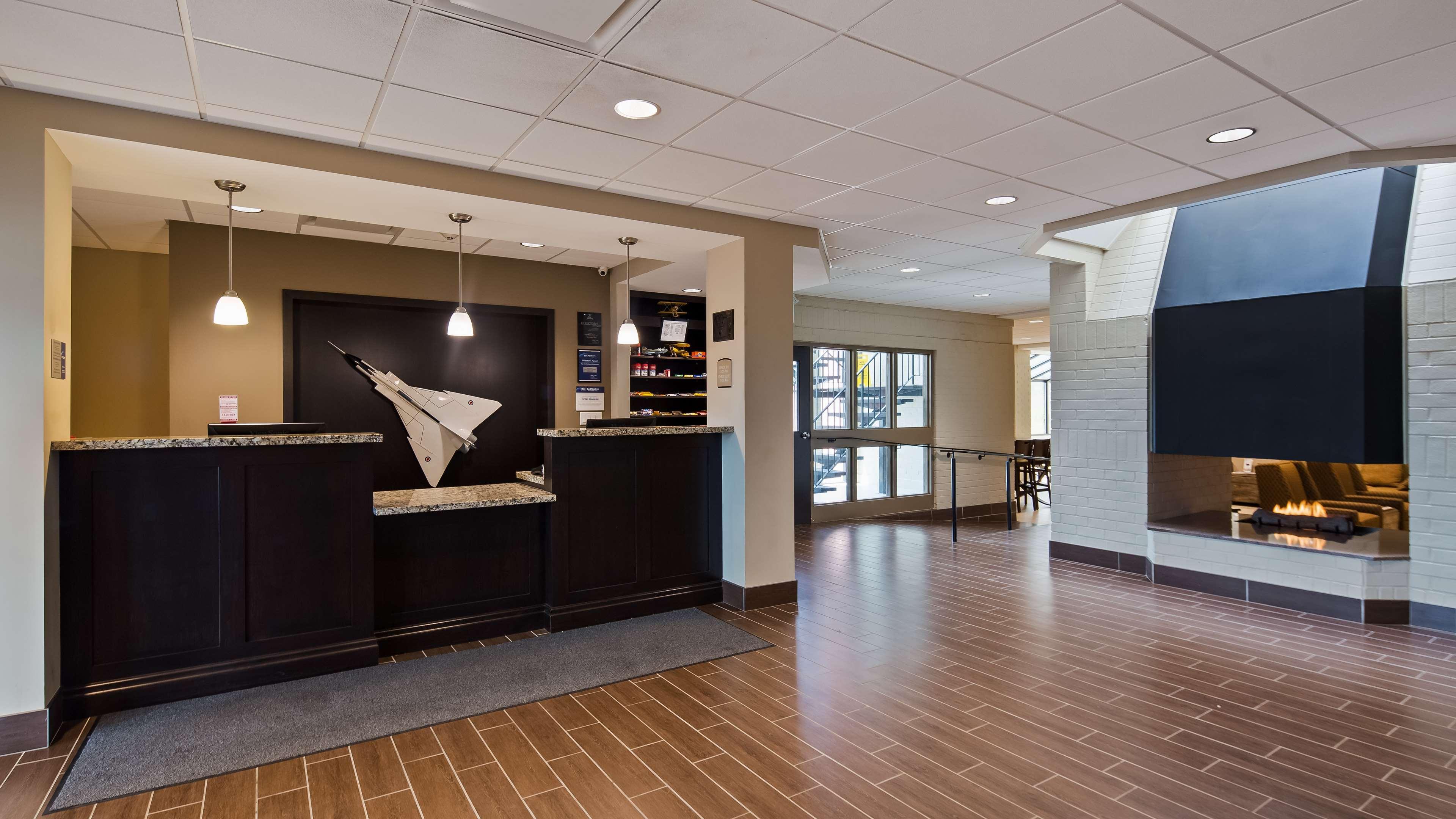 Best Western London Airport Inn & Suites Extérieur photo