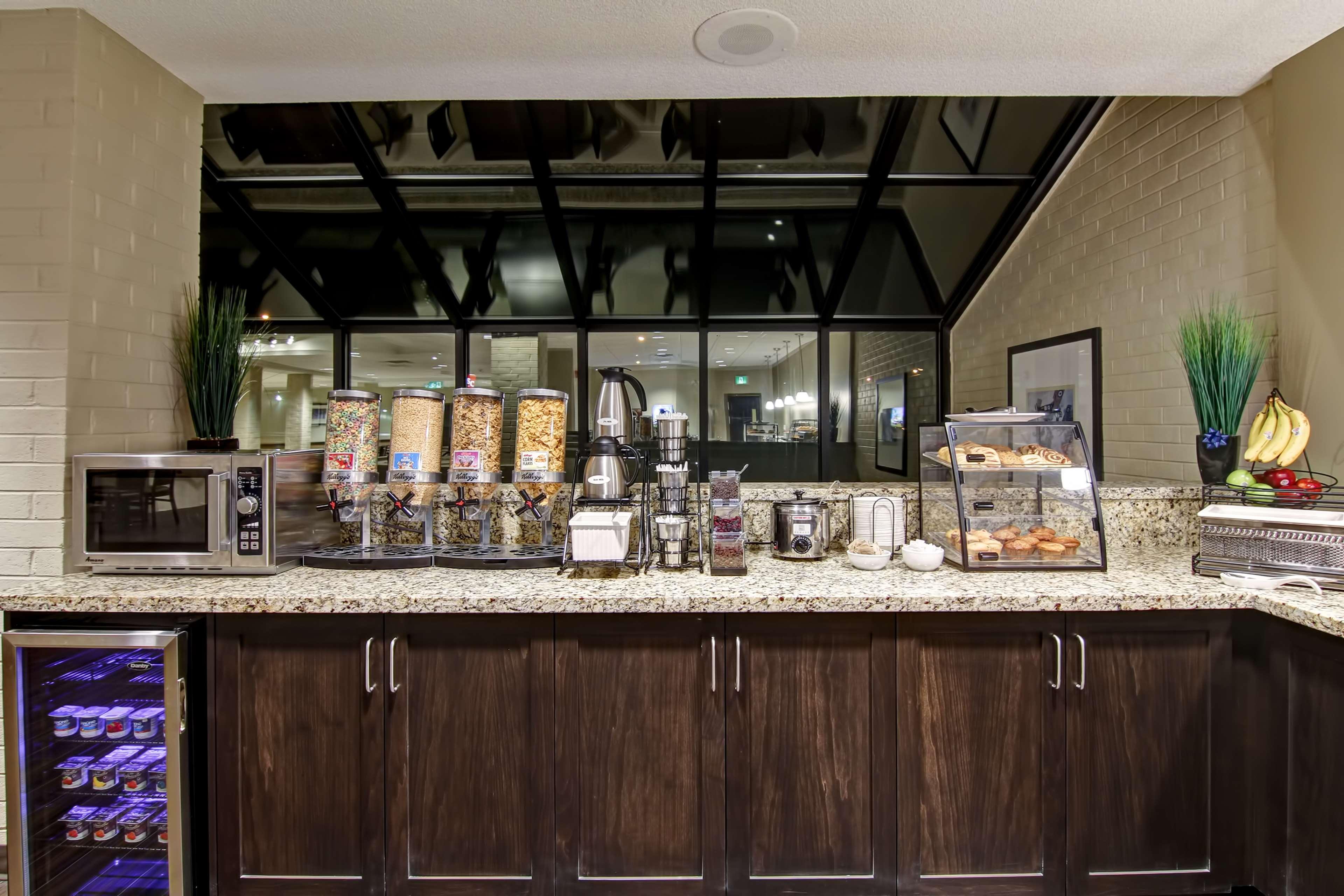 Best Western London Airport Inn & Suites Extérieur photo