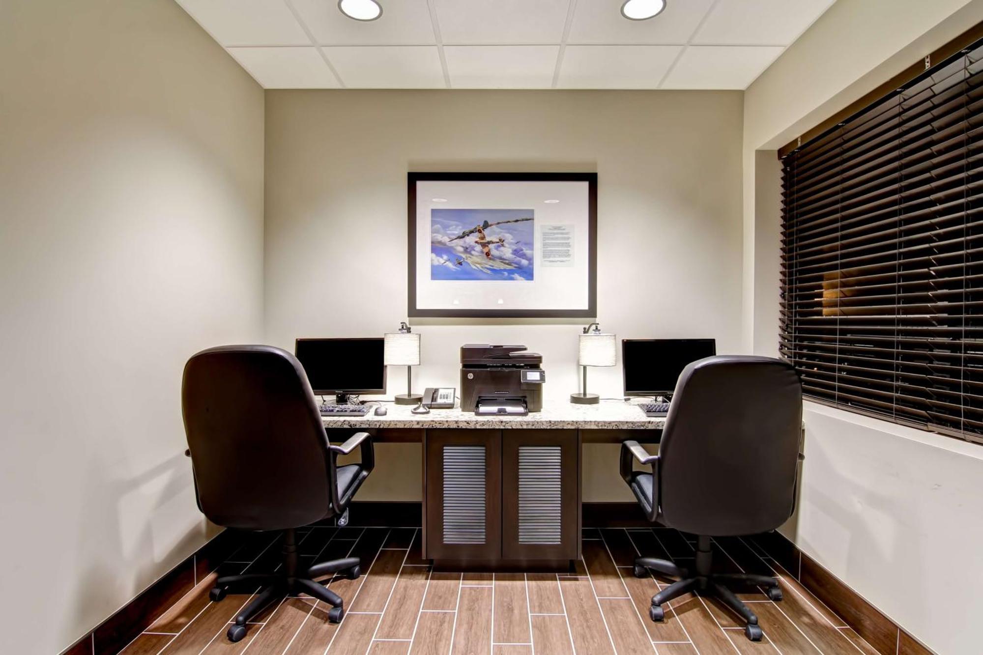 Best Western London Airport Inn & Suites Extérieur photo