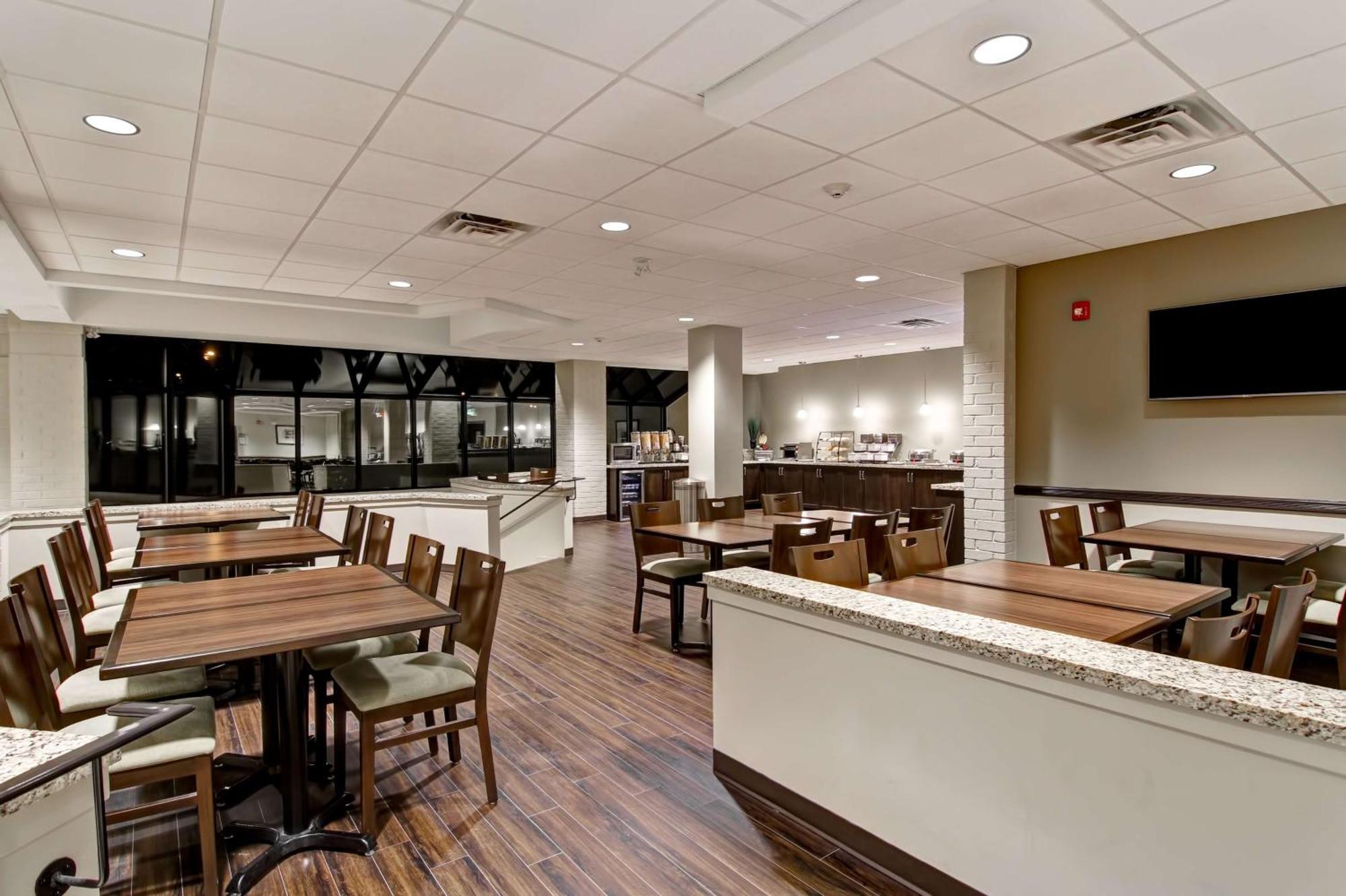Best Western London Airport Inn & Suites Extérieur photo