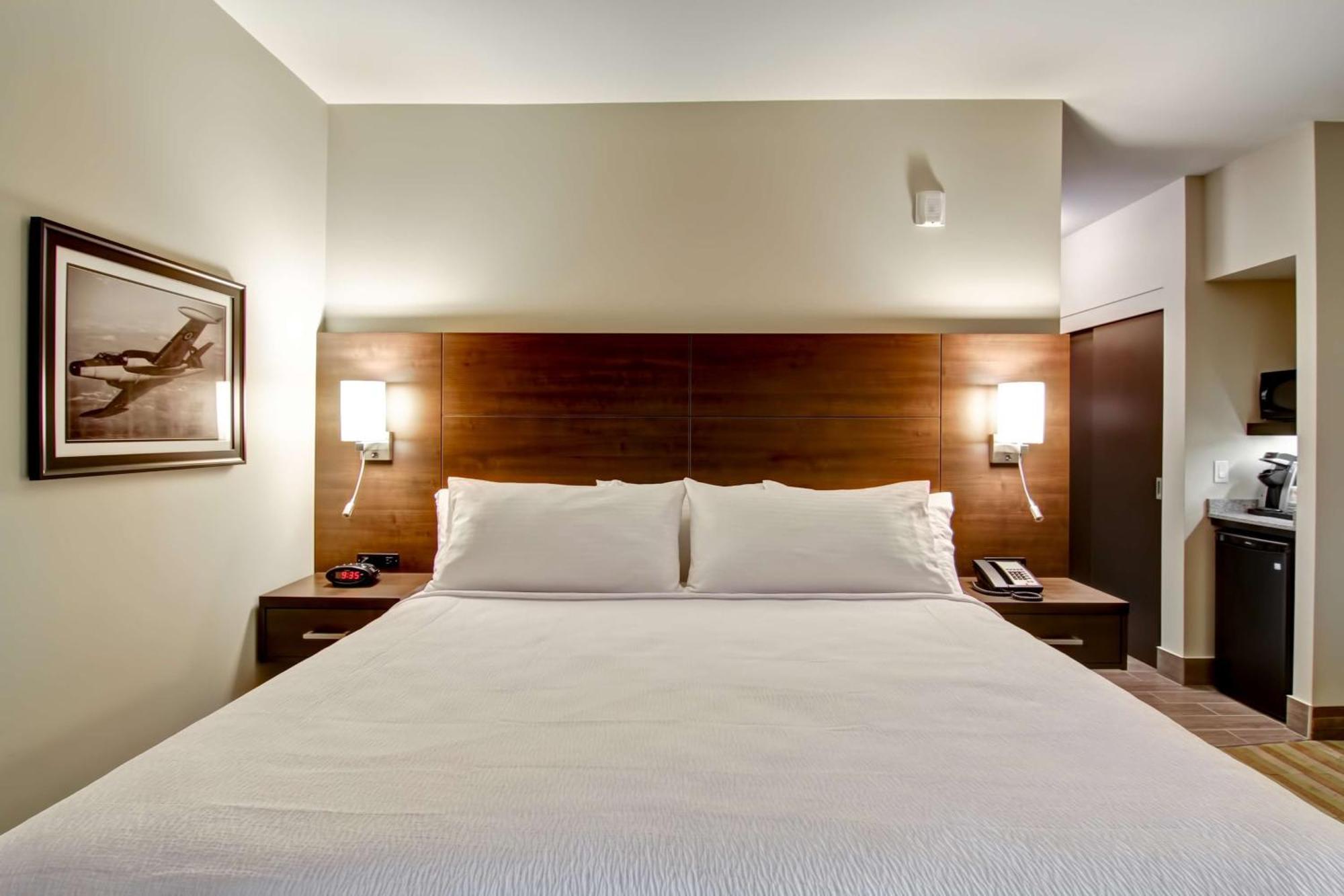 Best Western London Airport Inn & Suites Extérieur photo