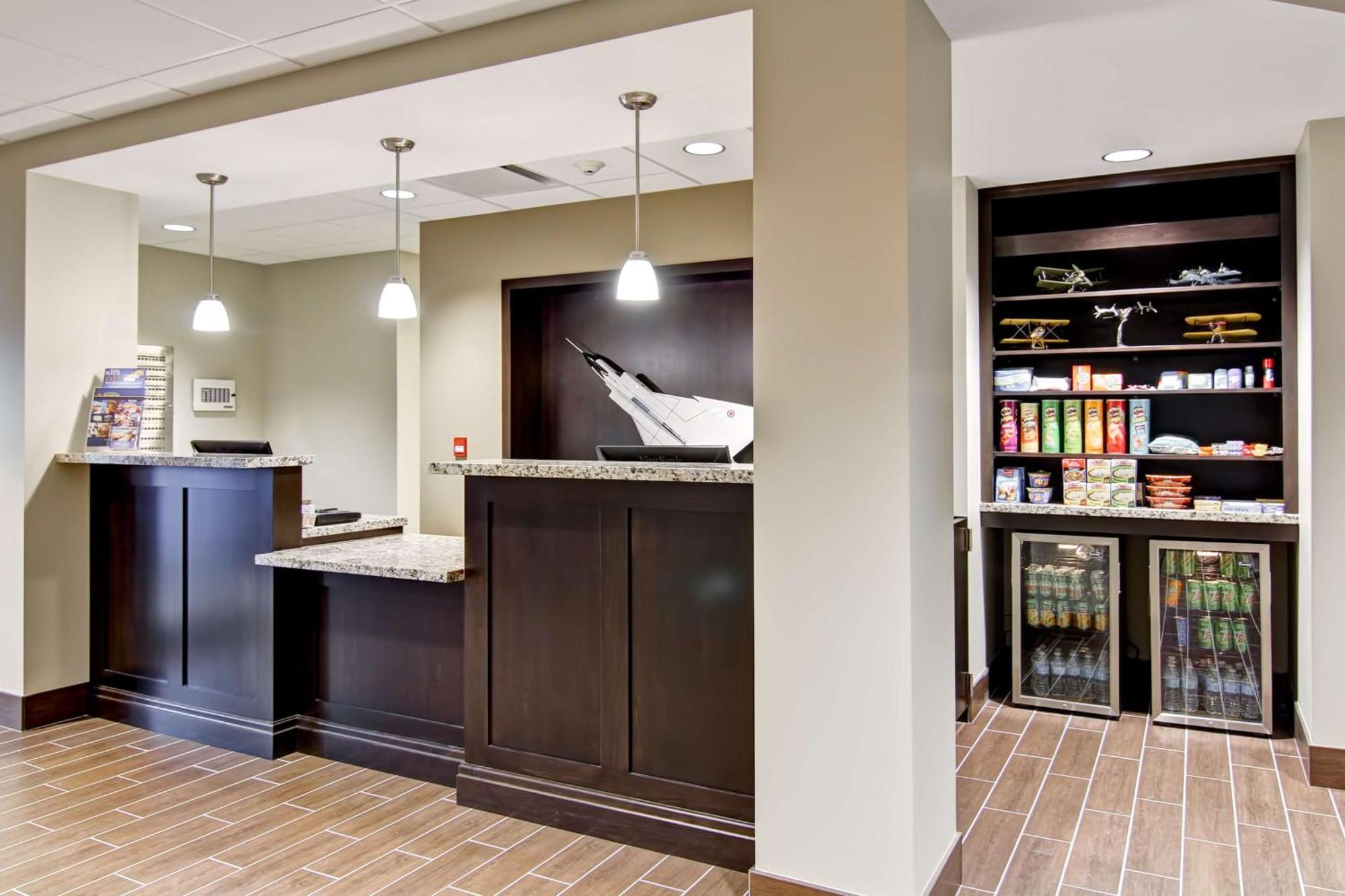 Best Western London Airport Inn & Suites Extérieur photo
